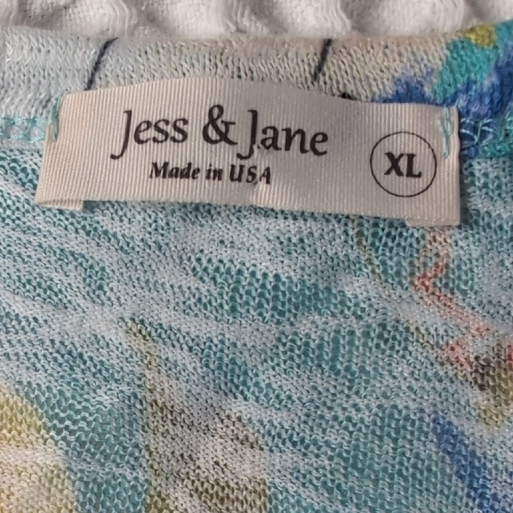 Jess & Jane Floral Ruffle Hem Top - Picture 2 of 11